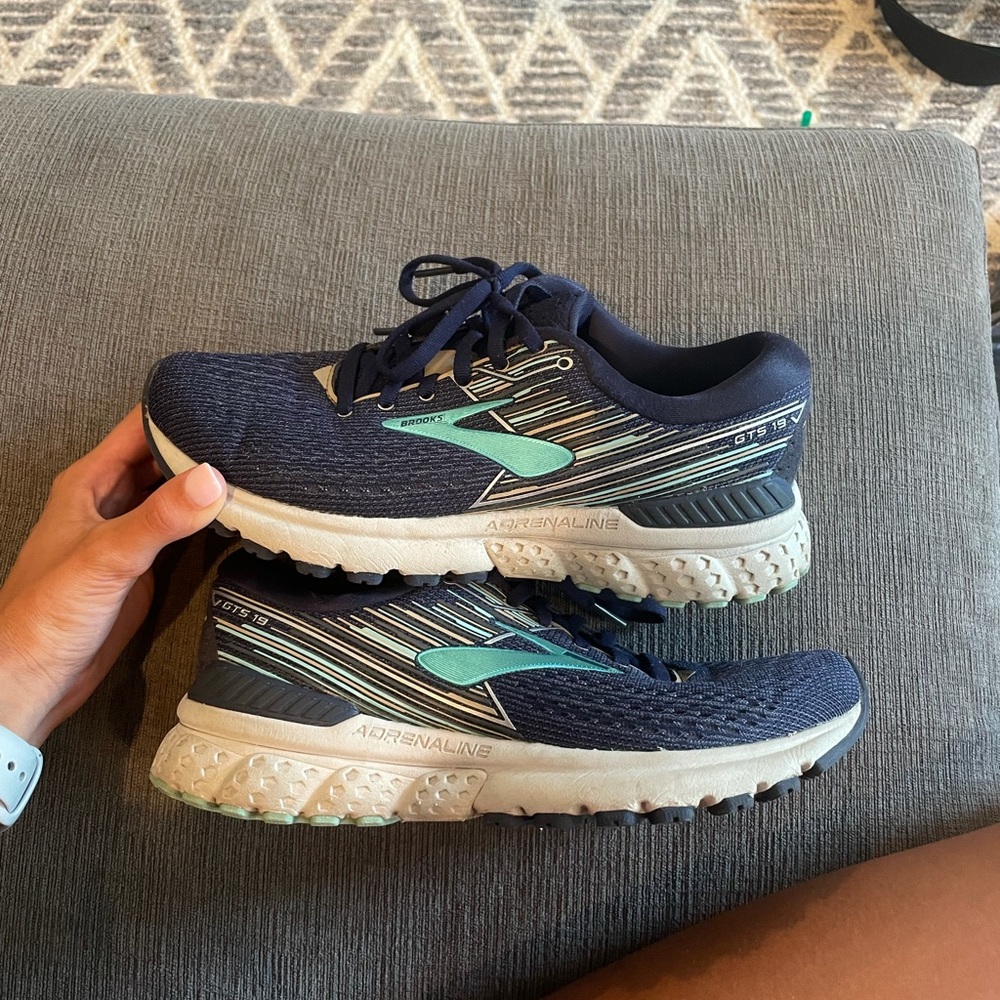 BROOKS TENNIS SHOES